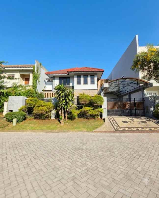 dijual rumah pakuwon city