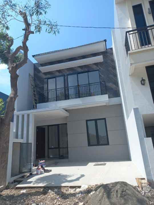 dijual rumah pakuwon city taman mutiara