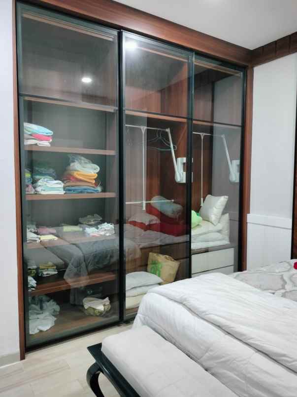 dijual rumah pakuwon indah the mansion