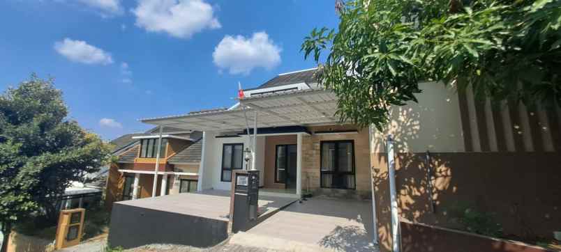 dijual rumah pandaran hills