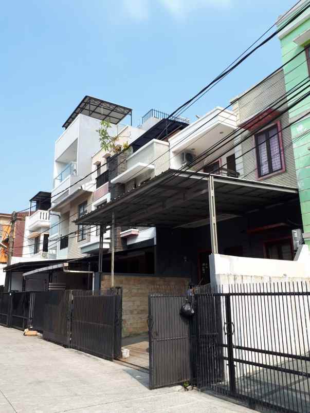 dijual rumah pegangsaan dua