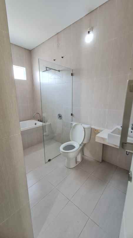 dijual rumah pelican hill citraland