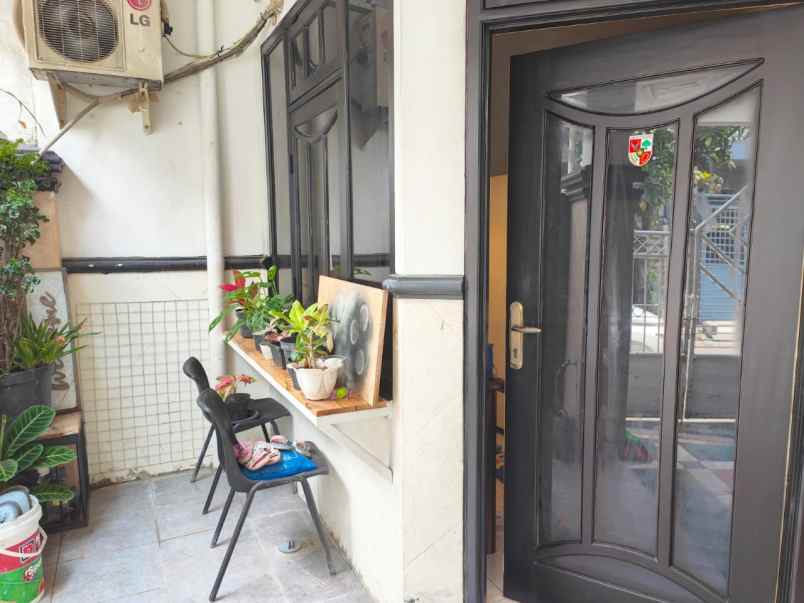 dijual rumah perum babatan pilang