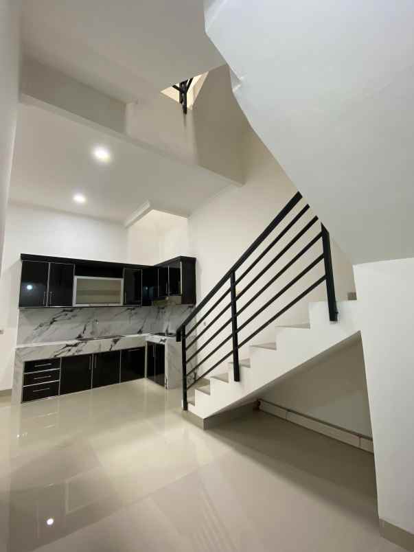 dijual rumah perum sunter graha pratama