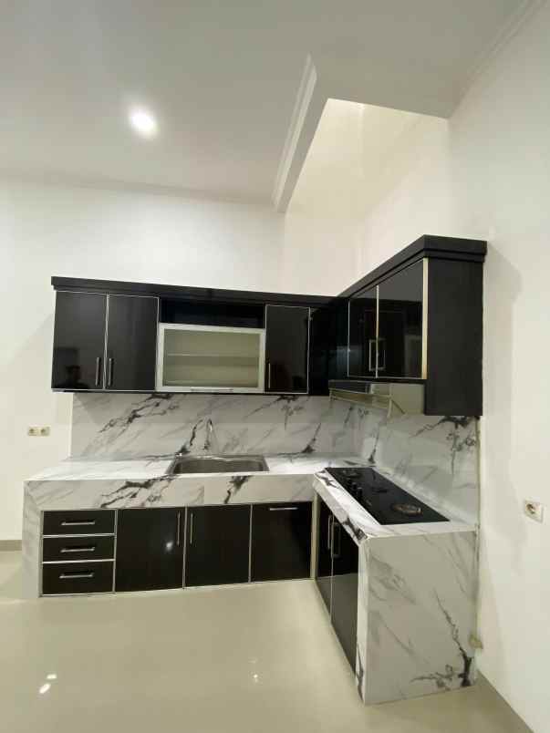 dijual rumah perum sunter graha pratama