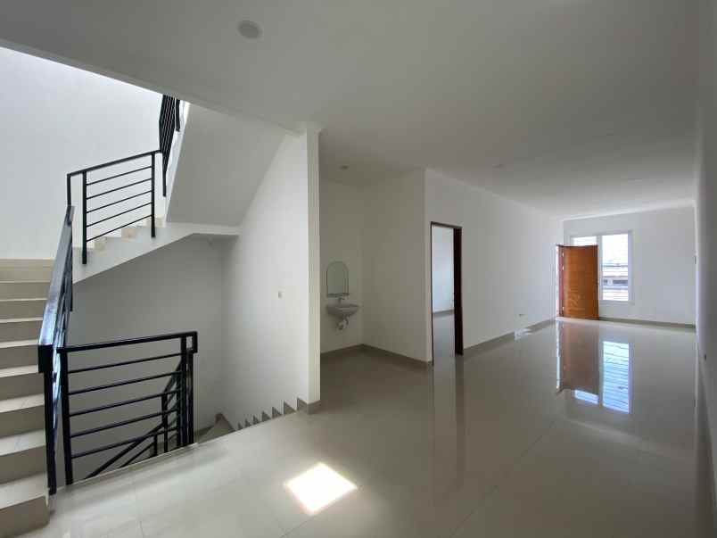 dijual rumah perum sunter graha pratama