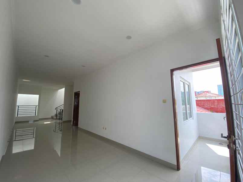 dijual rumah perum sunter graha pratama