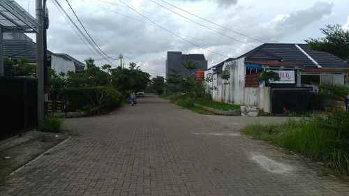 dijual rumah perum teras country recidence