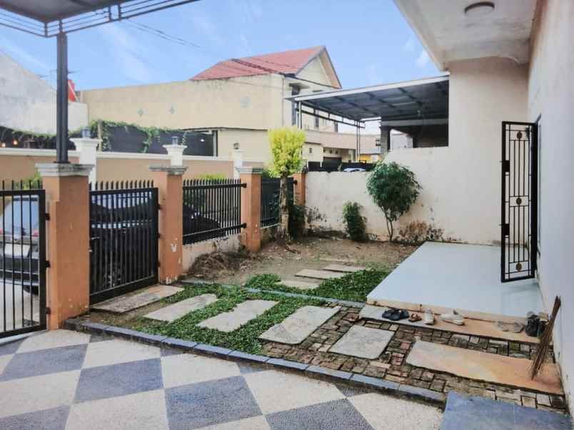 dijual rumah perumahan azhar blok a3 no