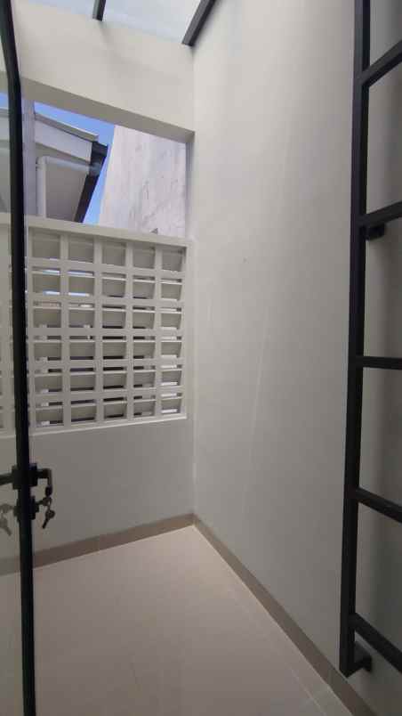 dijual rumah perumahan batu indah