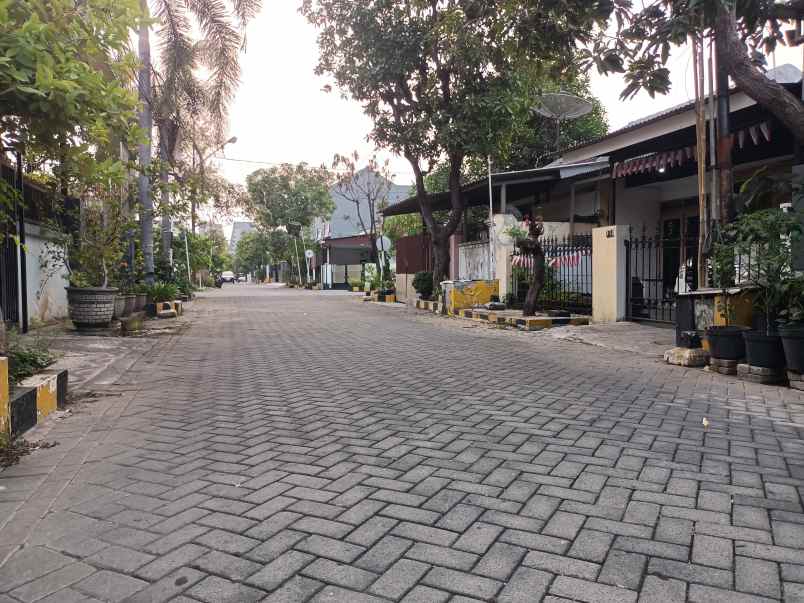 dijual rumah perumahan kutisari indah