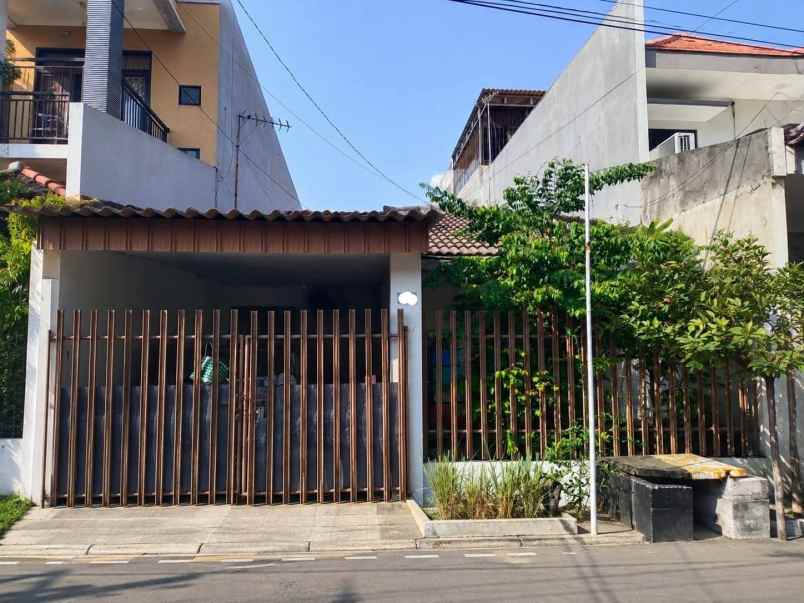 dijual rumah perumahan kutisari indah