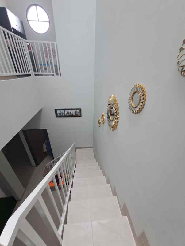 dijual rumah perumahan mayang pratama