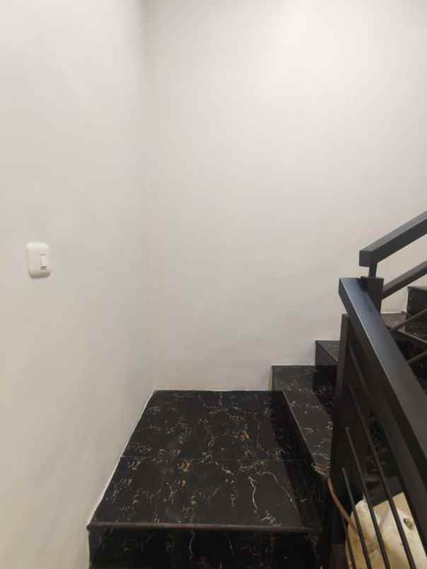 dijual rumah perumahan nirwana