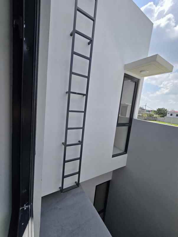 dijual rumah perumahan tambak medokan