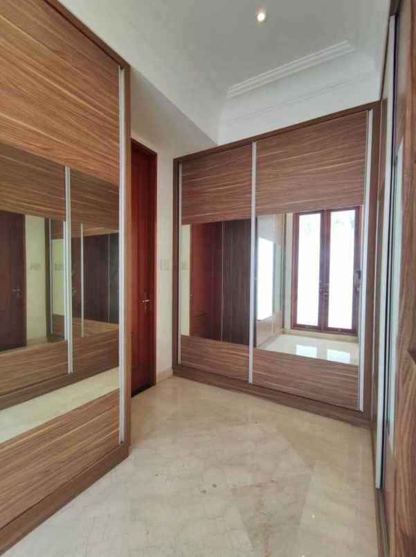 dijual rumah pondok indah