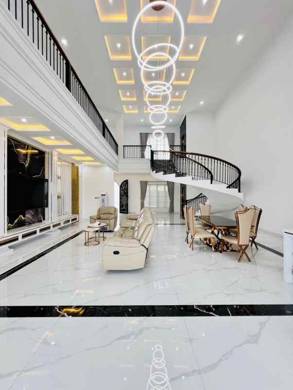 dijual rumah pondok indah