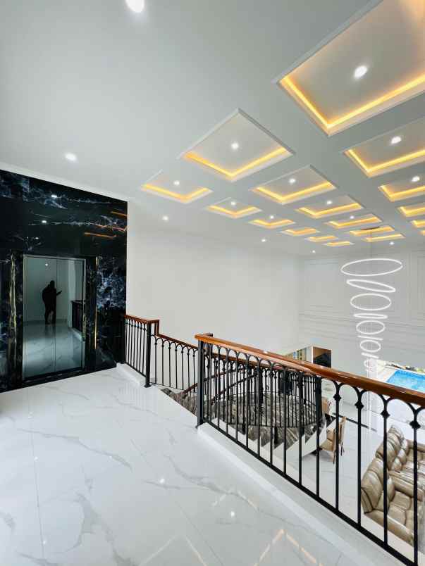 dijual rumah pondok indah