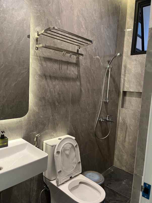 dijual rumah pondok pinang kebayoran