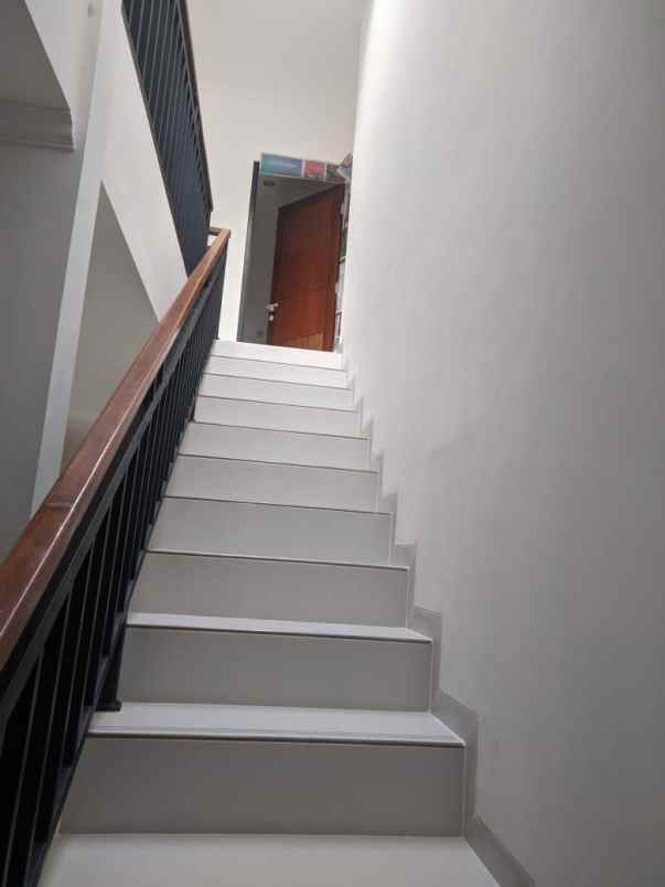 dijual rumah pondok pucung