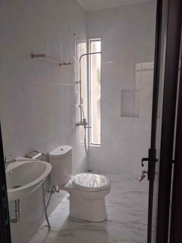 dijual rumah pondok pucung