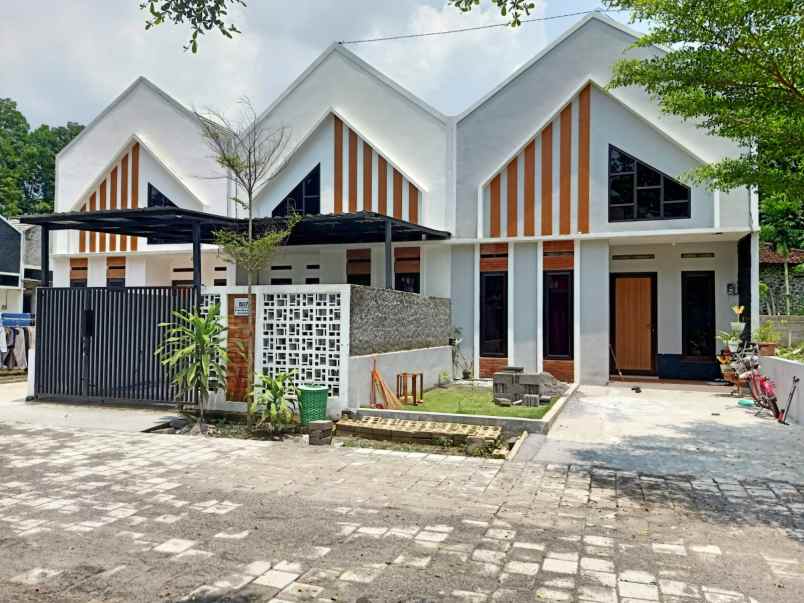 dijual rumah prambanan
