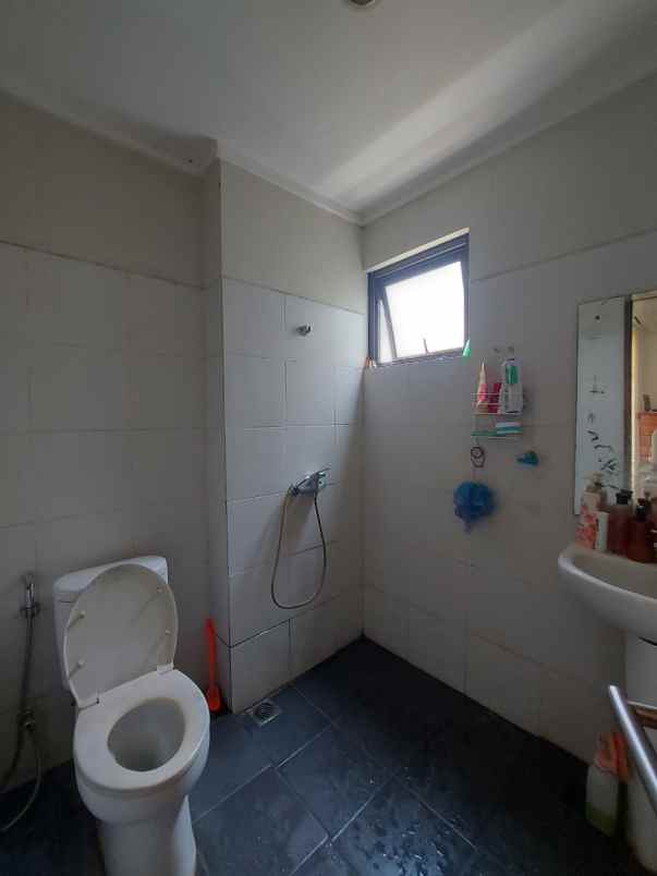 dijual rumah premier riviera jatinegara