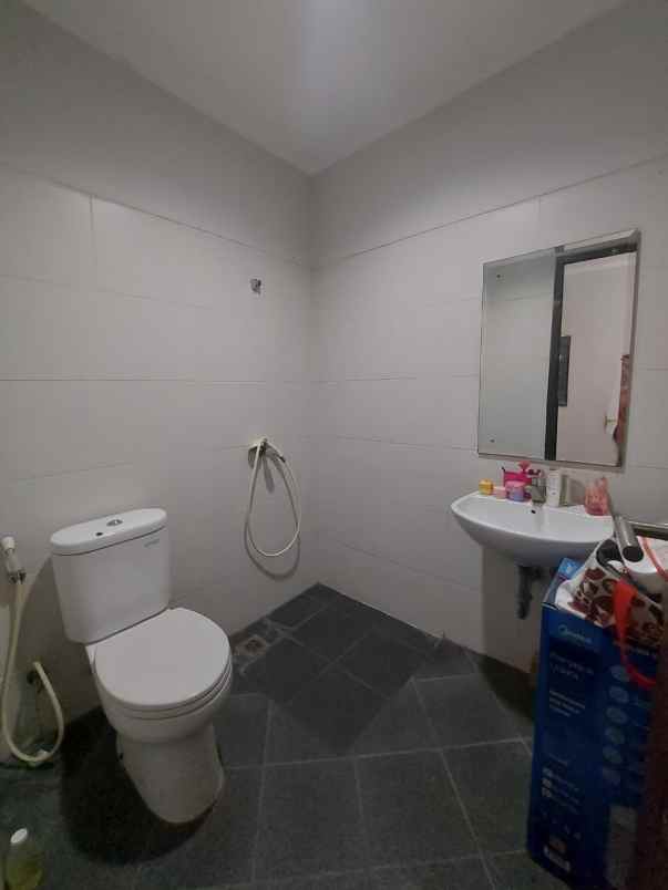 dijual rumah premier riviera jatinegara