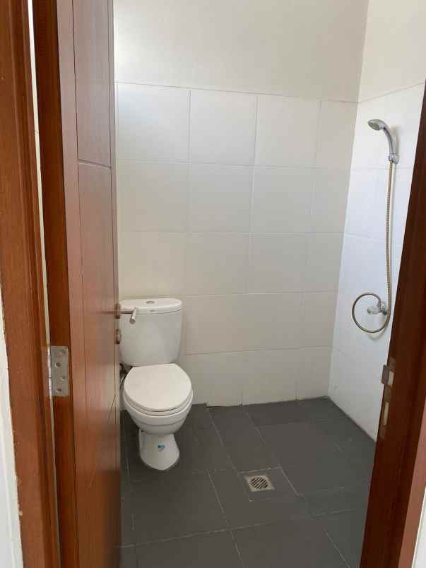 dijual rumah premier village cipondoh