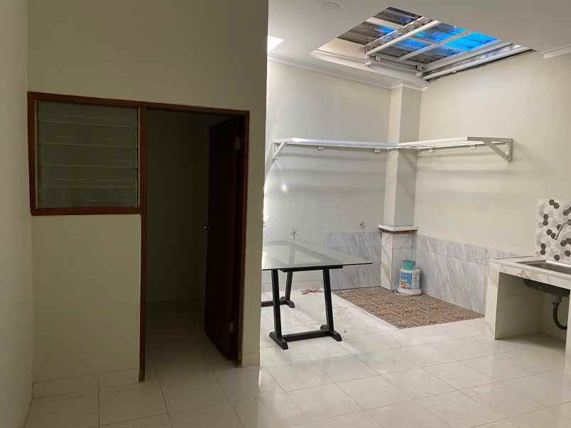 dijual rumah premier village cipondoh