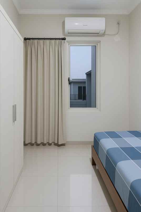 dijual rumah puri media kembangan utara