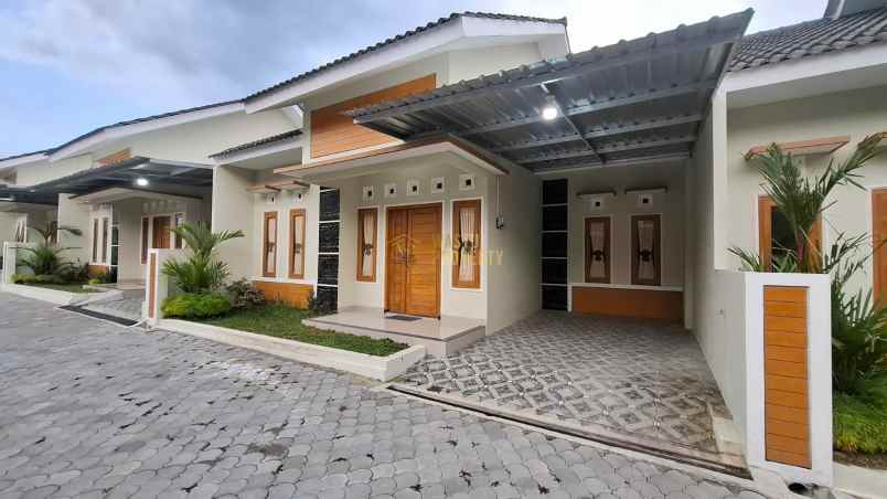 dijual rumah purwomartani kalasan