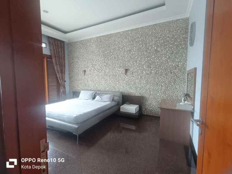 dijual rumah raffles hills cibubur