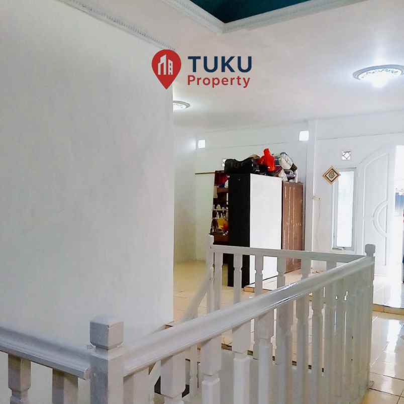 dijual rumah rapih sudah dicat ulang