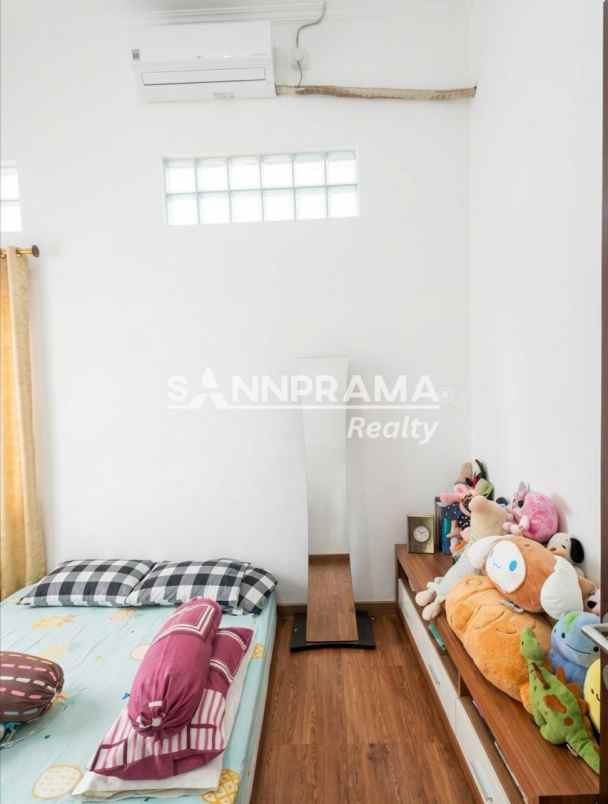 dijual rumah ratu jaya
