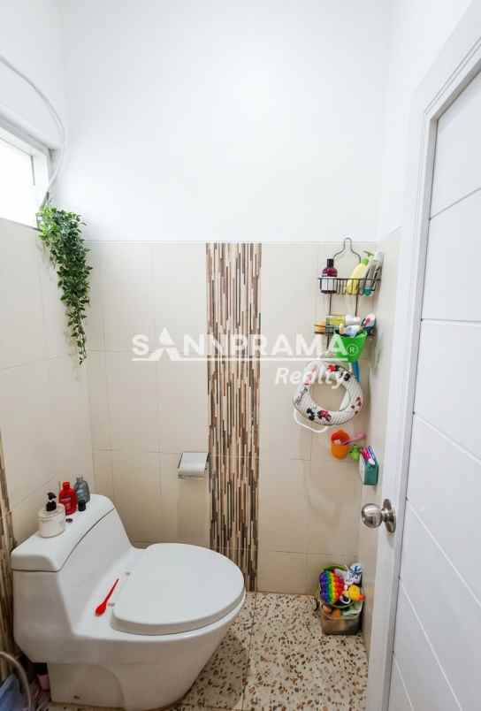 dijual rumah ratu jaya