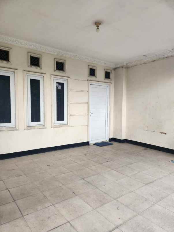 dijual rumah rawalumbu