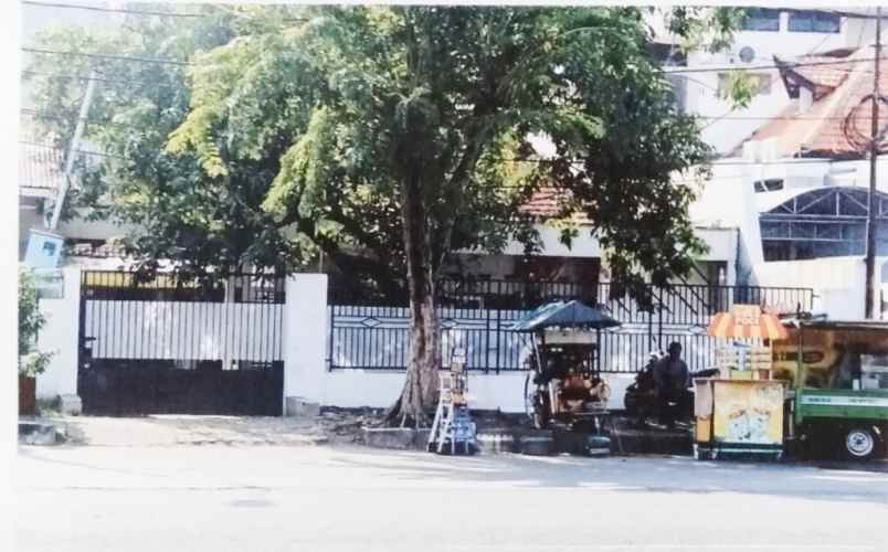 dijual rumah raya karang menjangan