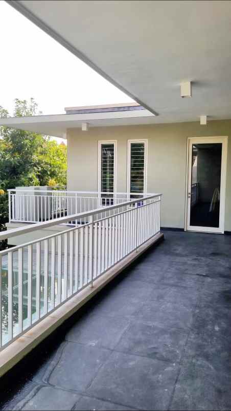 dijual rumah regency 21