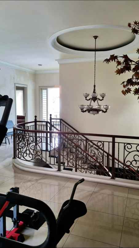 dijual rumah regency 21