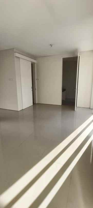 dijual rumah royal residence