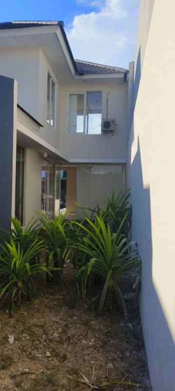 dijual rumah royal residence