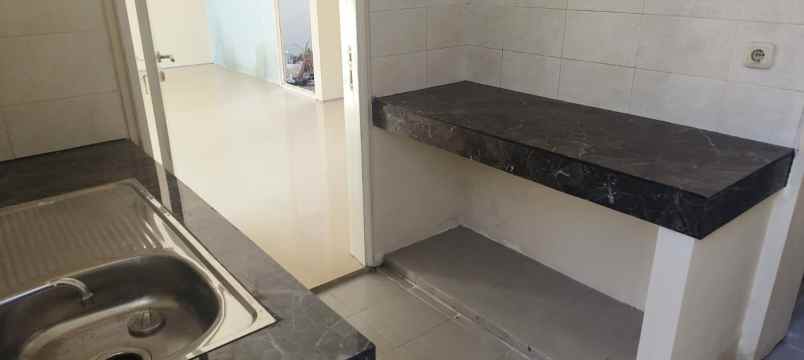 dijual rumah royal residence