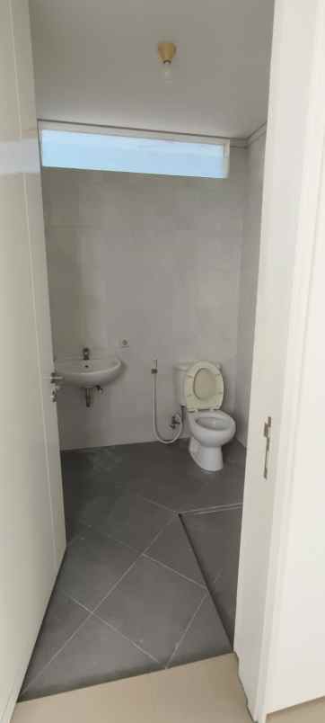 dijual rumah royal residence