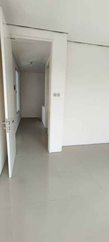 dijual rumah royal residence