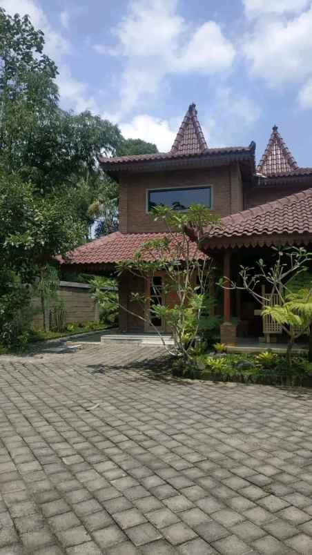 dijual rumah rumah cafe joglo cemorokandang