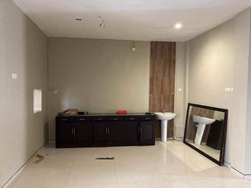 dijual rumah rumah kutisari indah utara
