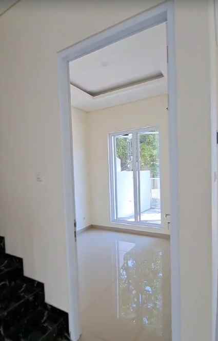 dijual rumah rungkut asri