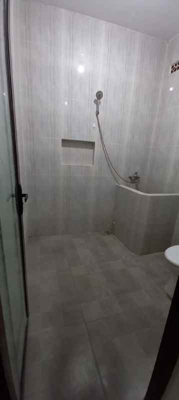 dijual rumah rungkut asri utara