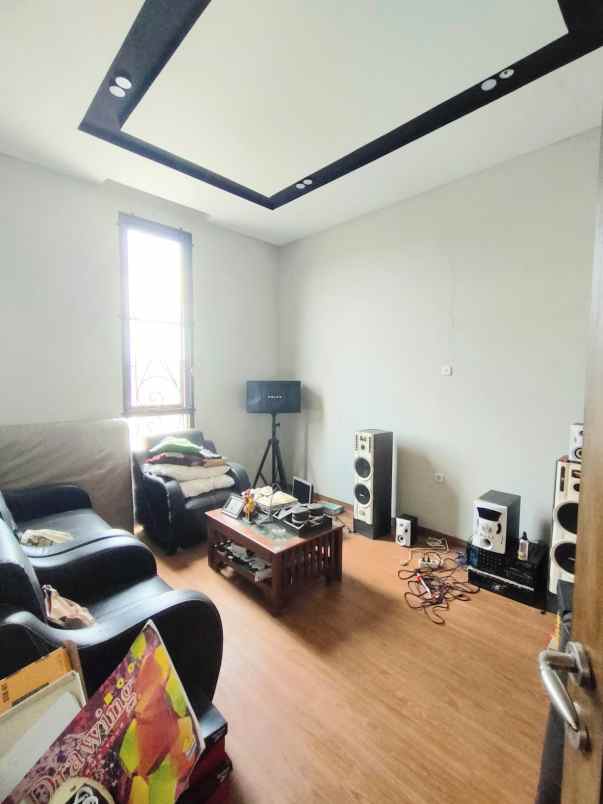 dijual rumah sapphire wiradadi